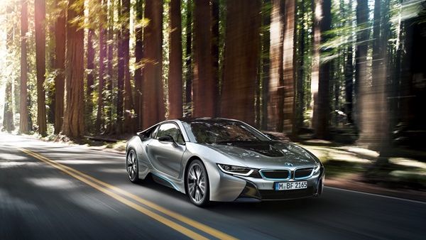 BMW i8 wins Engine of the Year Award 2016