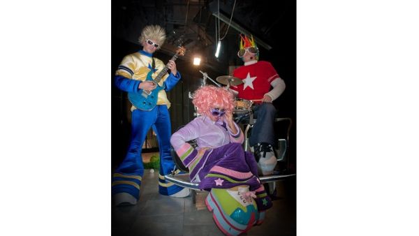 Visitors can enjoy the entertainment on December 15 and 16. 