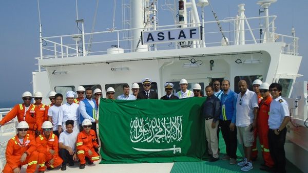 يتم رفع علم المملكة العربية السعودية على سفن الشحن وسفن الركاب بعد تسجيلها في وزارة النقل وهيئة النقل العام ومن ثم يتم التأكد من فحص ومعاينة السفينة بانتظام وفقاً لمعايير التصنيف الدولية المعتمدة لدى المملكة. 