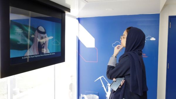 Equipped with the latest technologies, the Bahri Truck Roadshow introduces valuable information about the history of Bahri.