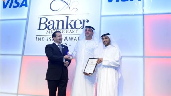 Ala’a Eraiqat, the CEO of Abu Dhabi Commercial Bank receiving the award