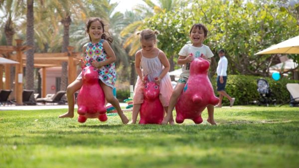 يحفل المُخيم بالعديد من الأنشطة الترفيهية المُتنوّعة للأطفال الذين تتراوح أعمارهم ما بين 4-12 سنة.