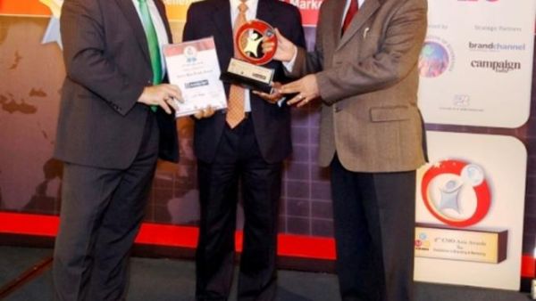 Brian Shegar, MD, Emirates NBD Singapore receiving the CMO Asia award on behalf of Emirates NBD Brian Shegar, MD, Emirates NBD Singapore receiving the CMO Asia award on behalf of Emirates NBD