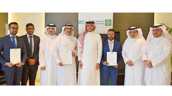 Mr. Abdulhakeem AlKhayyat with ‘Fursan Baytik’ Employees