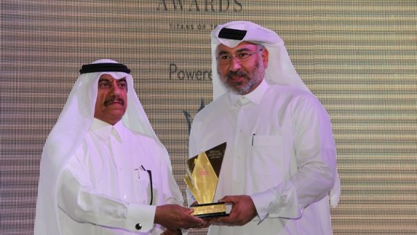 المهندس عبد الله المحشادي الرئيس التنفيذي لشركة مشيرب العقارية يستلم الجائزة