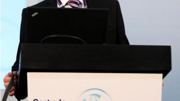 الكابتن ايان بيكون مستشار الشؤون البحرية ومدير عمليات الشرق الاوسط والهند في شركة "جي ال نوبل دنتن"