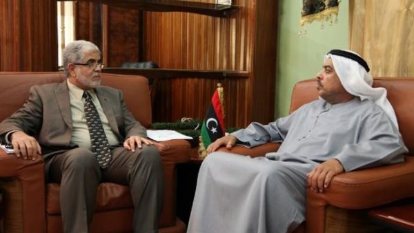 عبدالرحمن سيف الغرير، رئيس مجلس إدارة غرفة دبي ورئيس الوزراء مصطفى أبو شاغور