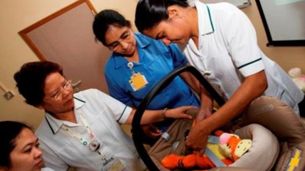 Training maternity nurses on the use of child seats, a key part of the Chevrolet Child Seats initiative