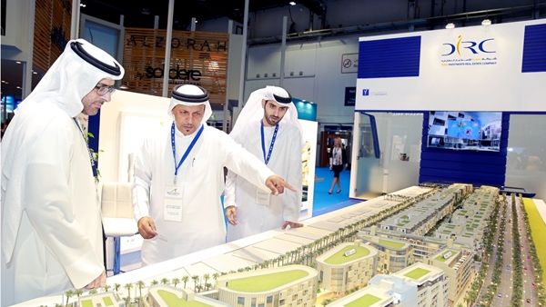 DIRC General Manager Obaid Al Salami explaining the components of Mirdif Hills DIRC General Manager Obaid Al Salami explaining the components of Mirdif Hills