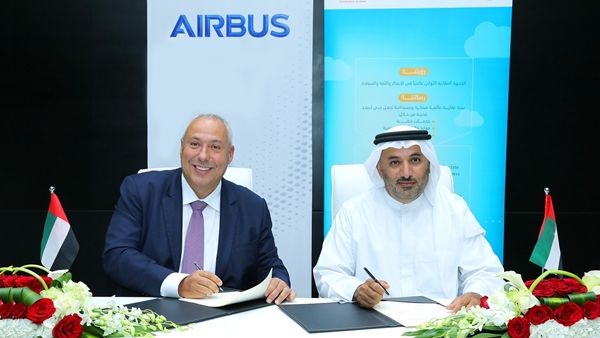 وقع الاتفاقية كل من سعادة سلطان بطي بن مجرن، مدير عام دائرة الأراضي والأملاك في دبي وميكائيل هواري، رئيس شركة إيرباص أفريقيا والشرق الأوسط على هامش الدورة السادسة عشرة للمعرض العقاري العالمي سيتي سكيب جلوبال.