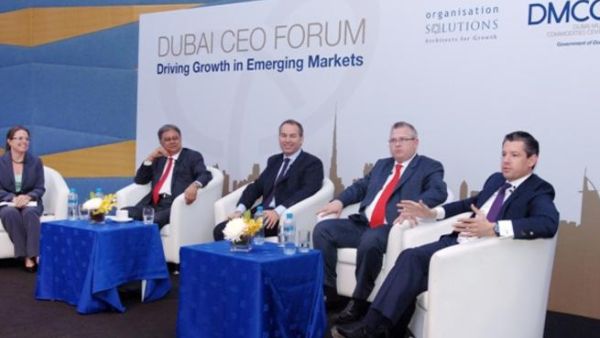 خلال ملتقى دبي الأول للرؤساء التنفيذيين