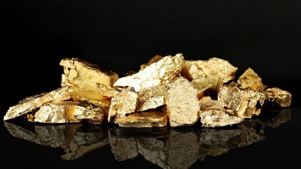 تمثل المجوهرات الذهبية أكبر مصدر للطلب السنوي على الذهب حسب القطاع.