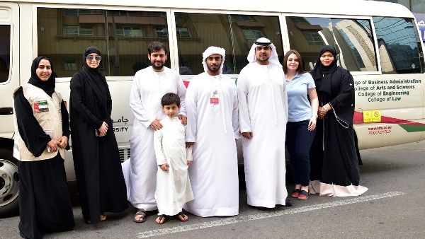 سفراء الخير من خريجي جامعة أبوظبي كان قد تم اختيارهم خلال فعاليات ملتقى جامعة أبوظبي لعودة الخريجين 2017 وذلك لتميزهم في صناعة الأمل ونشر قيم الخير ونهج العطاء. سفراء الخير من خريجي جامعة أبوظبي كان قد تم اختيارهم خلال فعاليات ملتقى جامعة أبوظبي لعودة الخريجين 2017 وذلك لتميزهم في صناعة الأمل ونشر قيم الخير ونهج العطاء.