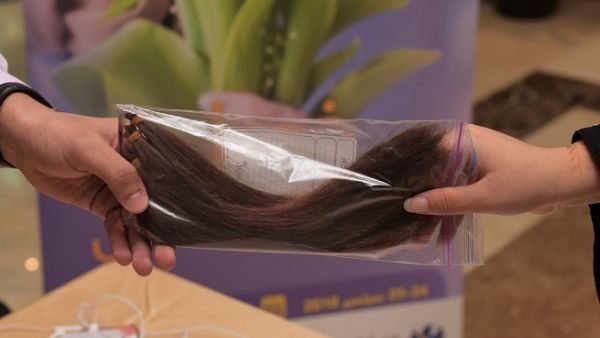 نجحت الحملة التي استمرت على مدار يومين وشاركت فيها موظفات جمارك دبي بتجميع خصل للشعر تجاوزت المترين.