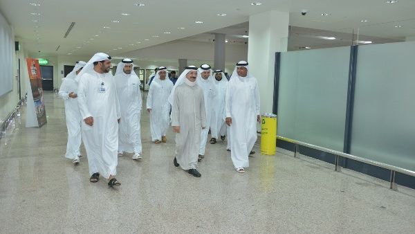 سعادة سلطان بن سليم خلال جولته بمبنى 2 بمطار دبي الدولي سعادة سلطان بن سليم خلال جولته بمبنى 2 بمطار دبي الدولي