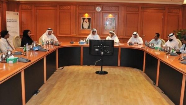 سلطان أحمد بن سليم رئيس مؤسسة الموانئ والجمارك والمنطقة الحرة خلال الاجتماع