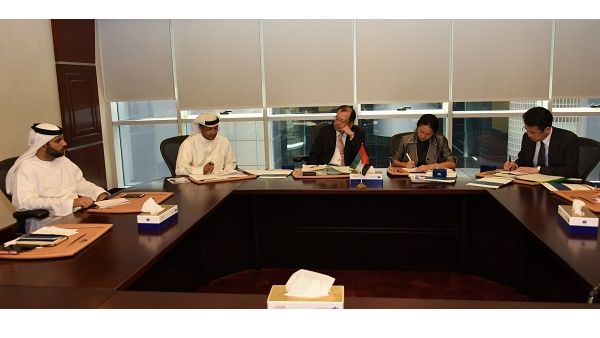 اطلع الوفد الياباني كذلك على إجراءات الدائرة المعتمدة في التعامل مع ضبطيات البضائع المقلدة بالتعاون مع الجهات الحكومية الاتحادية والمحلية.