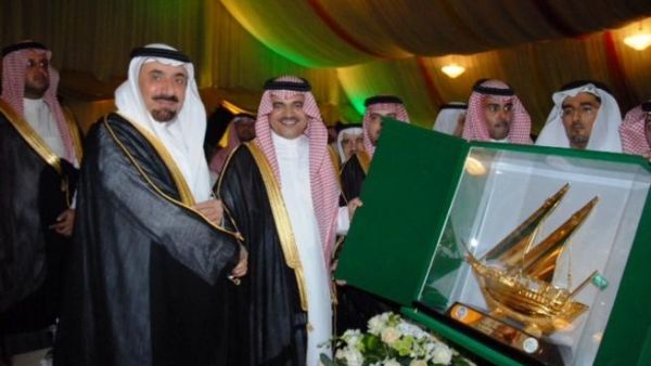 Prince Jalawi recognized Al Daweesh during the opening of the Eastern Region Summer Festival Prince Jalawi recognized Al Daweesh during the opening of the Eastern Region Summer Festival