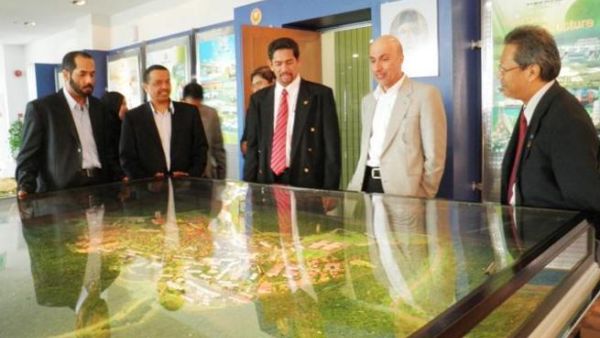 Dr. Zarooni, Vice-Chairman and CEO of DSOA, and the delegation during their visit
