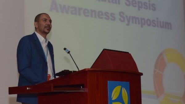 Dr Ahmed Labib, Senior Consultant Intensivist and Anesthetist and HMC Sepsis Program Working Group Chair, Medical Intensive Care Unit at HMC’s Hamad General Hospital speaking at the symposium