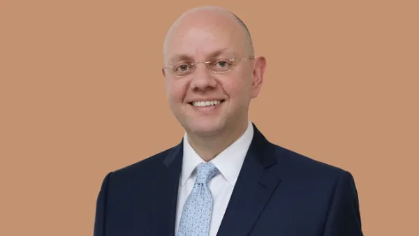 Dr. Ammar Safar, Medical Director, and Consultant Vitreoretinal Surgeon at Moorfields Eye Hospital Dubai.