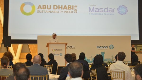 Dr Belhoul speaks to Masdar employees at ADSW Event