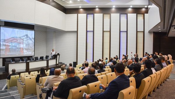 The one-day conference, held in Dubai, focused on different aspects of the architectural glass sector, and included presentations by experts from leading international glass companies. 