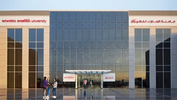 تستقبل الجامعة طلبات المتقدمين من جميع أنحاء العالم وتصل نسبة الحسومات إلى 50% بحسب البرنامج الذي يختاره الطالب. 