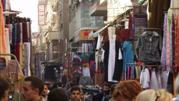 المصريون يقلصون نفقاتهم