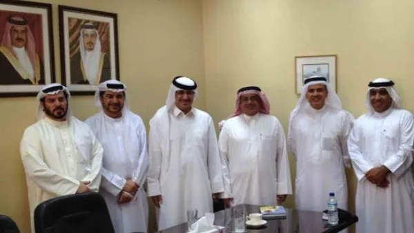 عادل خليفة الشاعر والوفد المرافق له مع مسؤولي بابكو