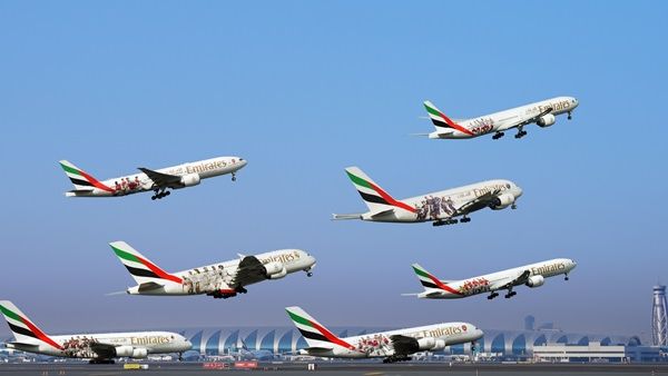 طائرات الإمارات تحمل على هياكلها الخارجية ملصقات ضخمة لستة أندية