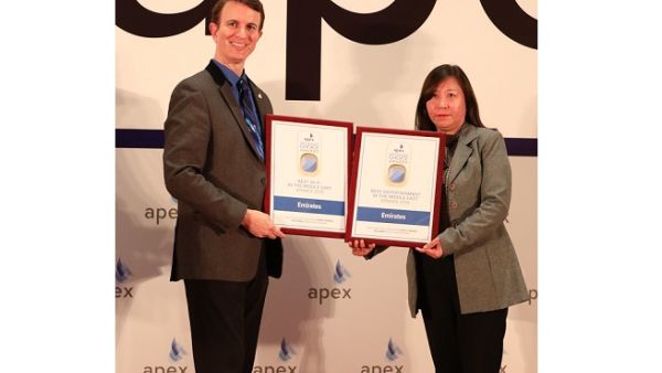 طيران الإمارات تسلمت ثلاث جوائز نتيجة خيارات المسافرين خلال حفل جوائز أبيكس آسيا 2018 APEX Asia في مدينة شنغهاي الصينية.
