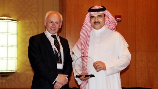 Saud Al Daweesh, STC Group CEO receiving the award