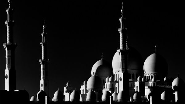 تم اختيار أفضل الصور لمجموعة من المصورين الذين شاركوا في مسابقة عبر الإنستغرام الخاصة بجائزة حمدان بن محمد بن راشد آل مكتوم الدولية للتصوير الضوئي.