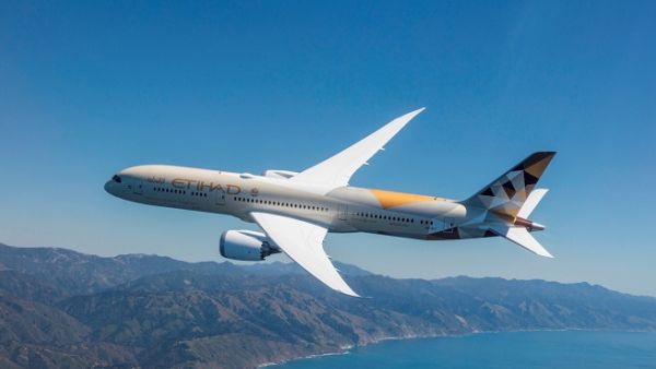 تعتزم الاتحاد للطيران، اعتبارًا من 31 مارس 2019، استبدال طائرتها طراز إيرباص A330-200 المستخدمة حاليا بطائرة طراز بوينغ 787-9 دريملاينر لخدمة رحلاتها من أبوظبي إلى هونغ كونغ.