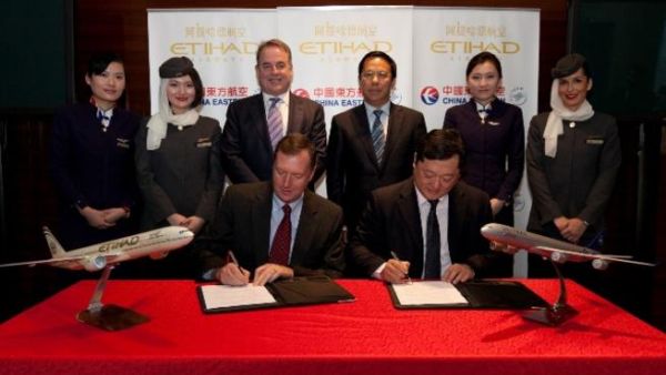 Etihad Airways Chief Strategy and Planning Officer Kevin Knight signing MoU with China Eastern Airlines Marketing Director Dong Bo