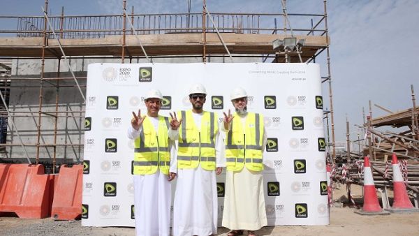 Esmaeel Alhammadi, Senior Vice President, Network Development, Etisalat, Mohammed Alhashmi, Senior Vice President - Innovation and Future Technologies, Expo 2020 Dubai and Tareq Alkharji, Senior Vice President, Enterprise Solutions and Data Centers, Etisalat at the expo 2020 site.