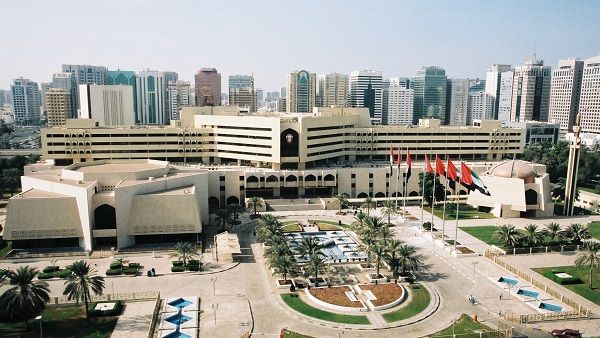 أوضحت البلدية أنها وبحسب آخر إحصائية فإن إجمالي عدد المشاريع المسجلة 54 مشروعا عقاريا تحتوي على مايقارب الـ 31562 وحدة عقارية تم نقل 12050 وحدة عقارية منها إلى مالكيها حتى الآن.