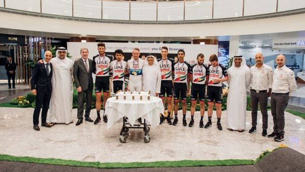 Abdulhamid Saeed presented medals to each member of the team.