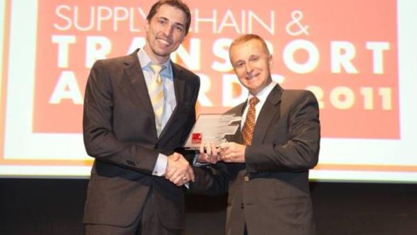 David Dronfield, General Manager, Storage & Handling Solutions Division at FAMCO, receiving the award