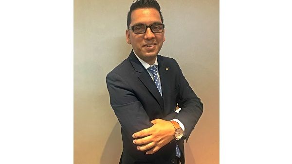 دينيش تيوراي, مدير المأكولات والمشروبات