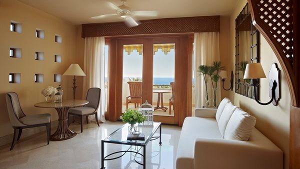 Four Seasons Hotels and Resorts Four Seasons Hotels and Resorts