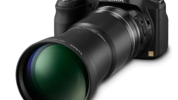 Panasonic DMC-FZ200 digital camera