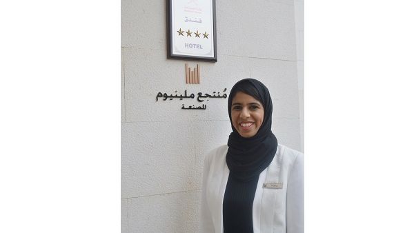فاطمة بنت سعيد السليمانيّة مدير الموارد البشريّة في منتجع ميلينيوم المُصنعة.