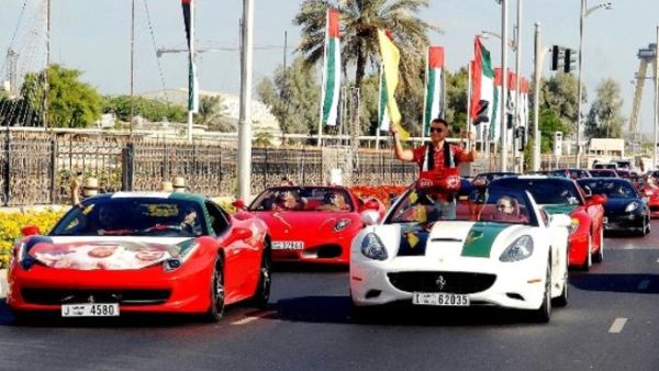 تم تزيين جميع السيارات المشاركة بألوان علم دولة الإمارات العربية المتحدة وشعار اليوم الوطني الأربعين للدولة "روح الاتحاد"