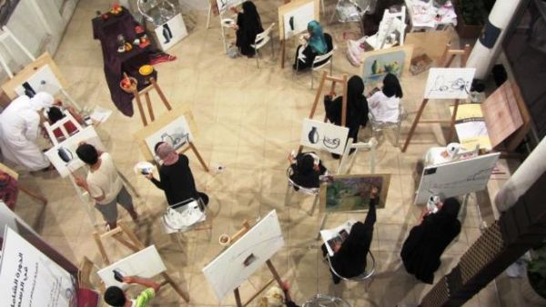 تمّ إعداد ورش العمل هذه خصيصاً لتلقين المشتركين مبادئ الرسم والخط العربي، وتحديداً خطي النسخ والرقعة، وفن الزخرفة الإسلامية بناء على الطرازات الفنية العربية التقليدية