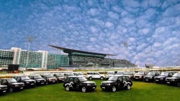 Range Rover is the official vehicle sponsor for the 2011 Dubai World Cup Range Rover is the official vehicle sponsor for the 2011 Dubai World Cup