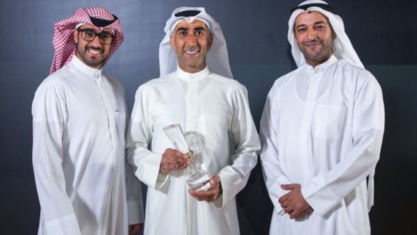 Mr. Ahmed Abul, Executive Manager, Digital Banking at Gulf Bank (C) accepting the award for ‘Best Mobile Banking Experience in the Middle East’ from Arabian Business. Mr. Ahmed Abul, Executive Manager, Digital Banking at Gulf Bank (C) accepting the award for ‘Best Mobile Banking Experience in the Middle East’ from Arabian Business.