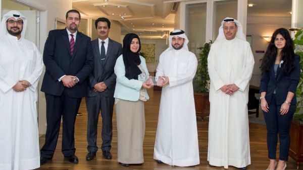 Mr. Khaled Al-Mutawa, General Manager – International Banking and Investments, and Mrs. Mona Mansour, General Manager –Customer Services Delivery accepting the award from Citibank representatives