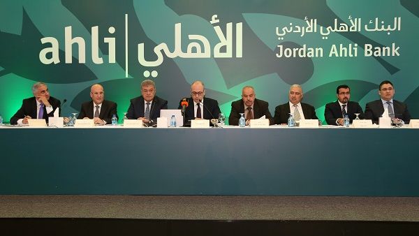 شارك رئيس مجلس الإدارة النتائج المالية المتحققة في نهاية عام 2017 مع الحضور، مبيناً أن البنك حقق أرباحاً بلغت قبل الضريبة 20.1 مليون دينار وبنسبة نمو بلغت 145% مقارنة مع عام 2016.